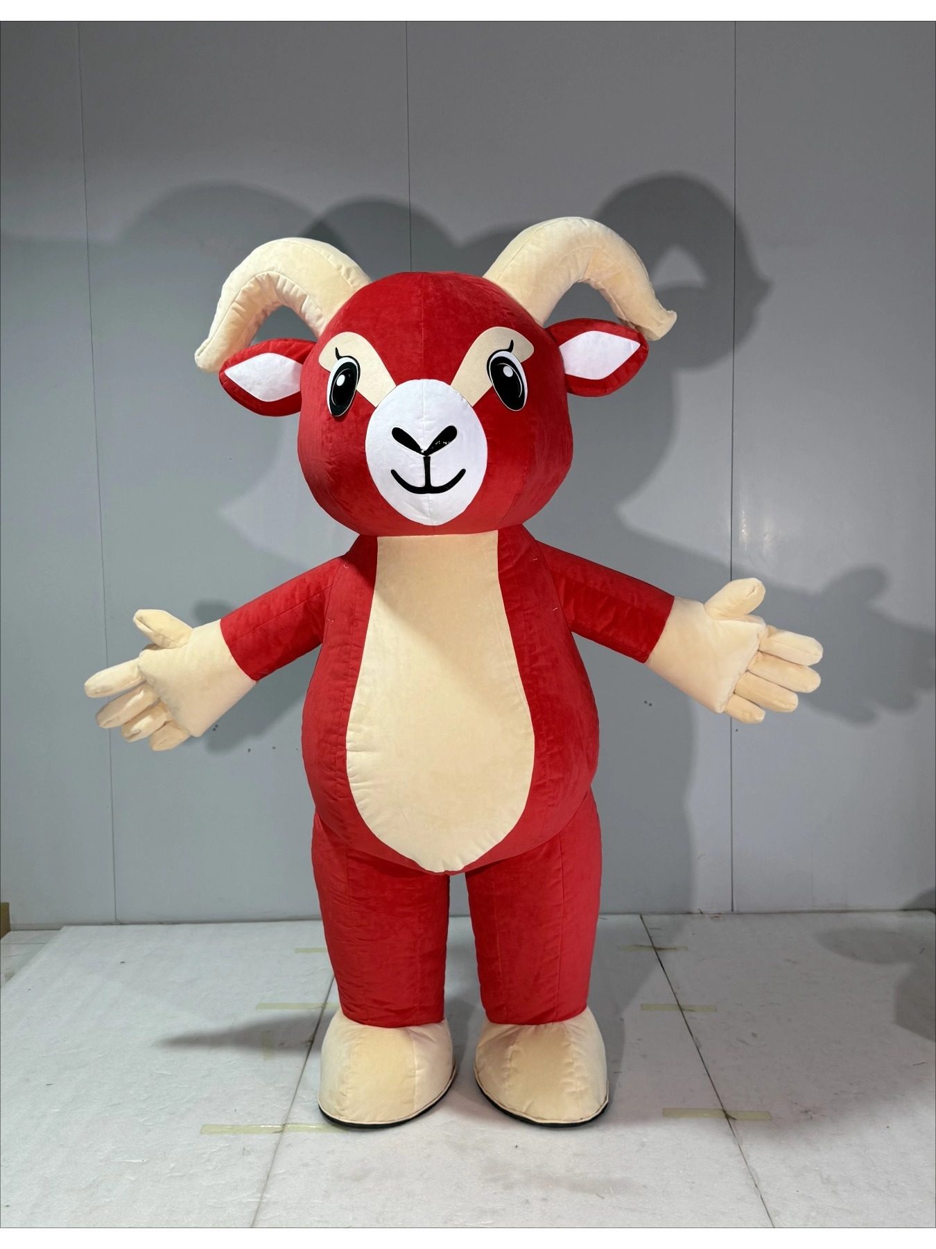 Şişirilebilir Kırmızı Keçi Mas - Costumes incelemesi ve fiyatı